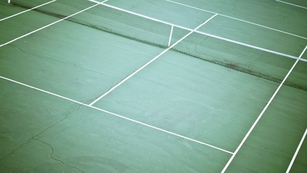 Professional vs. DIY Tennis Court Crack Repair: Key Considerations